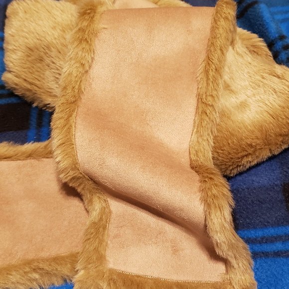 Scarf or wrap, Faux Fur 100% Polyester, Tan, picture distorts color - Picture 10 of 11